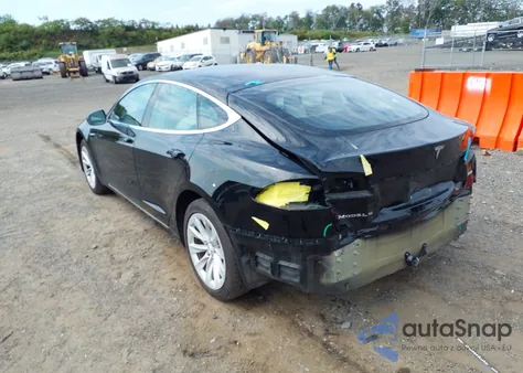 2018 Tesla Model S 100D/75D/P100D z USA, uszkodzony, nr VIN 5YJSA1E27JF282954